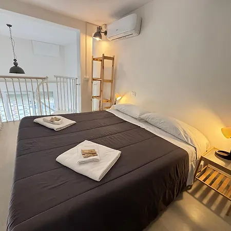 8 Lofts - - 1 Διαμέρισμα *