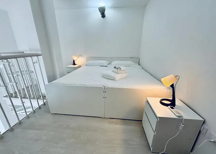 8 Lofts - - 1 * Λα Σπέτσια