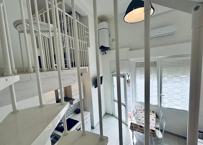 8 Lofts - - 1 * Λα Σπέτσια