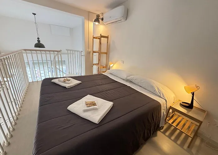 8 Lofts - - 1 Διαμέρισμα *