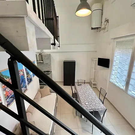 8 Lofts - - 1 Appartamento *