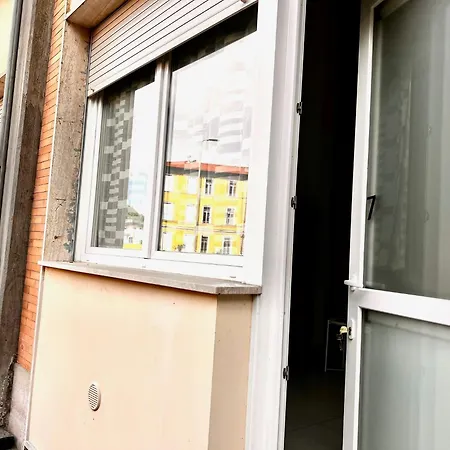 8 Lofts - - 1 Apartment *