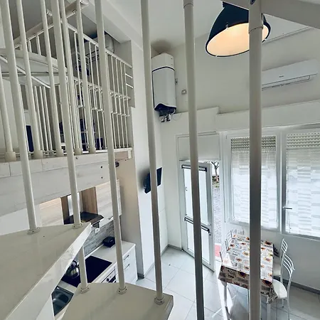 Melandra'S Home * ラ・スペツィア