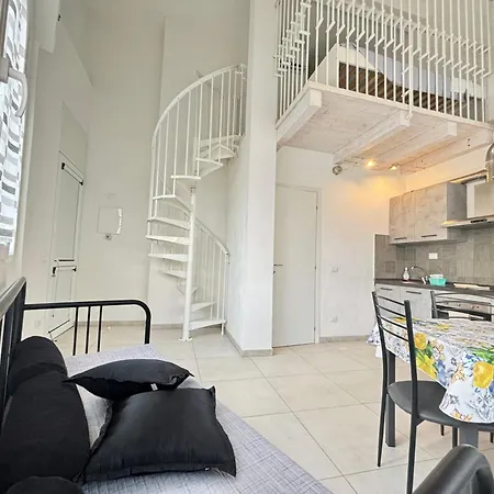 8 Lofts - - 1 Apartman