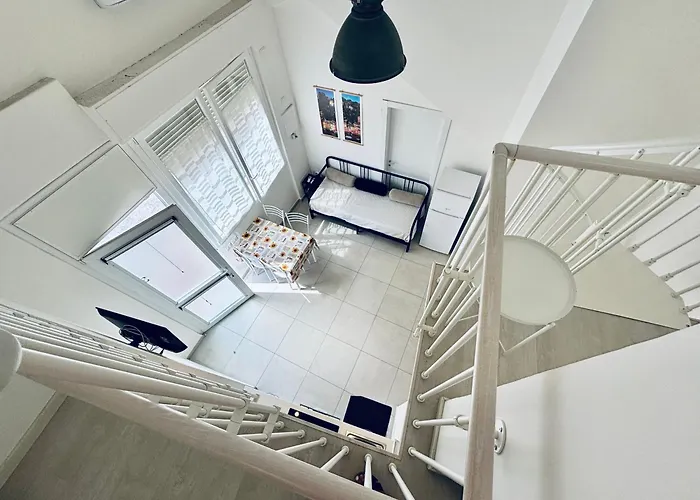דירה 8 Lofts - - 1 *
